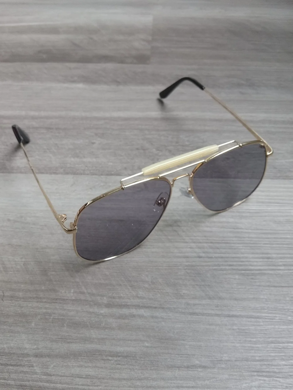 BRAND NEW NWT Aviator Gold Tone Frame Sunglasses